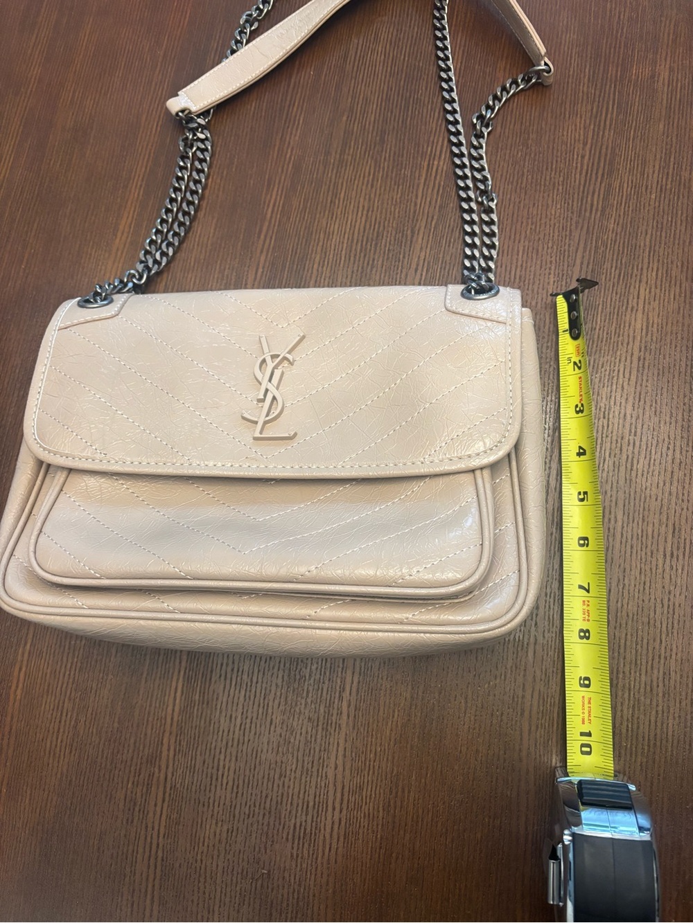 Beige Quilted Leather Shoulder Bag with designer inspired Logo silver chain - Picture 4 of 9